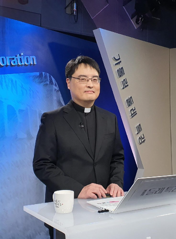 김도현 신부는 “지금 우리 앞에는 AI의 먹잇감으로 전락하는 길과 인공지능을 삶에 유용한 도구로 활용하는 두 가지 길이 있다”라며 “더 늦기 전에 올바른 선택을 할 수 있도록 다양한 논의와 노력이 필요하다”라고 말했다. 김도현 신부 제공