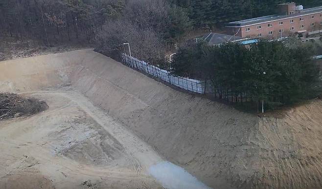 근로자 기숙사와 맞닿은 위치인 재활용 폐기물 선별장 예정지. 독자 제공