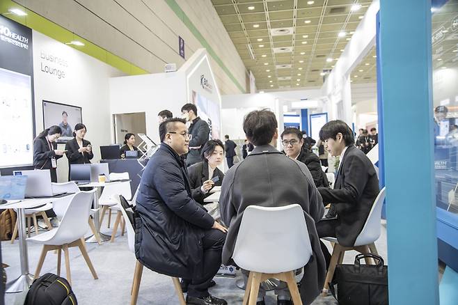 KBIOHealth은 19일~22일 서울 코엑스에서 열리는 국내 최대 의료기기 전시회 'KIMES 2026'에 참가해 의료기기 연구개발 성과와 기업지원 프로그램을 소개했다.