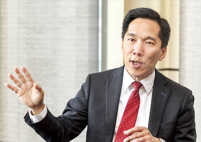 김병수 서던캘리포니아대(USC) 총장은 20일 한국경제신문과의 인터뷰에서 “세계가 직면한 문제를 해결하고 책임 있는 리더를 길러내는 ‘미래형 대학’으로 거듭나겠다”고 강조했다.  임형택 기자