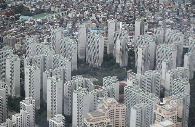 서울 롯데월드타워 전망대 '서울스카이'에서 바라본 송파구 일대 아파트 단지 / 사진=연합뉴스