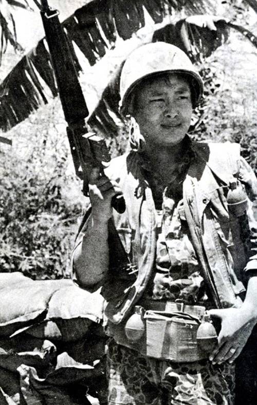 남진이 1960년대 말 베트남전에 참전했을 때의 모습.