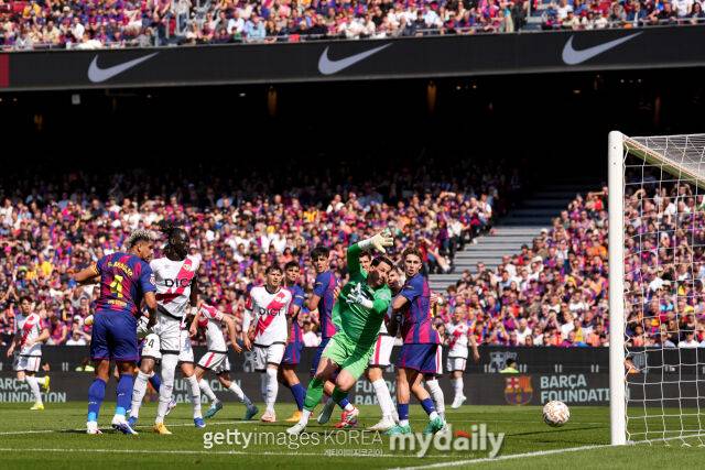 헤더 골을 터뜨리는 아라후오(가장 왼쪽 4번). /게티이미지코리아