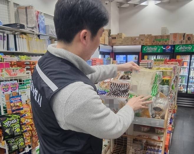 서울시 식품안전단속반의 점검 모습. [서울시]