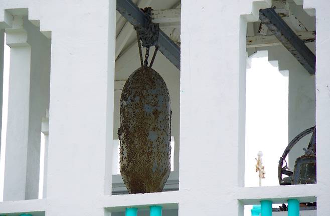 무기를 녹여 만든 로타 평화의종