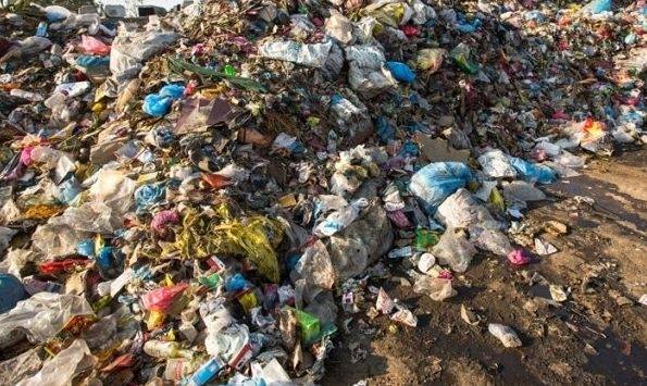 산적한 생활폐기물 모습.