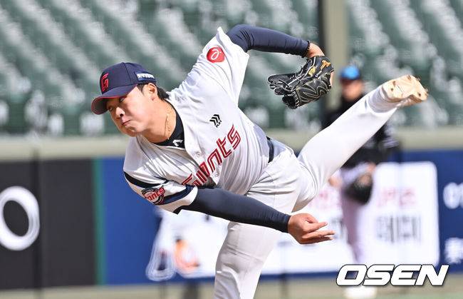 [OSEN=부산, 이석우 기자] 13일 부산 사직야구장에서 2026 신한 SOL KBO 리그 롯데 자이언츠와 KT 위즈의 시범경기가 열렸다. 홈팀 롯데는 쿄야마가 방문팀 KT는 보쉴리가 선발 출전했다.롯데 자이언츠 이민석이 역투하고 있다. 2026.03.13 / foto0307@osen.co.kr