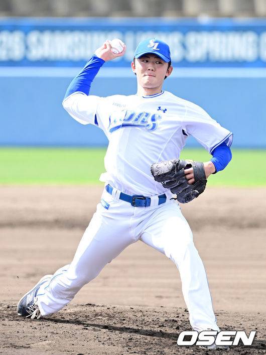 [OSEN=오키나와(일본), 최규한 기자] 프로야구 삼성 라이온즈가 1일 일본 오키나와 온나손 아카마구장에서 스프링 캠프를 차리고 구슬땀을 흘렸다.삼성은 이번 2차 캠프에서 훈련 뿐 아니라 대표팀, 국내 팀들과 연습경기를 통해 전력을 가다듬을 예정이다.삼성 아시아쿼터 미야지 유라가 라이브 피칭을 펼치고 있다. 2026.03.01 / dreamer@osen.co.kr