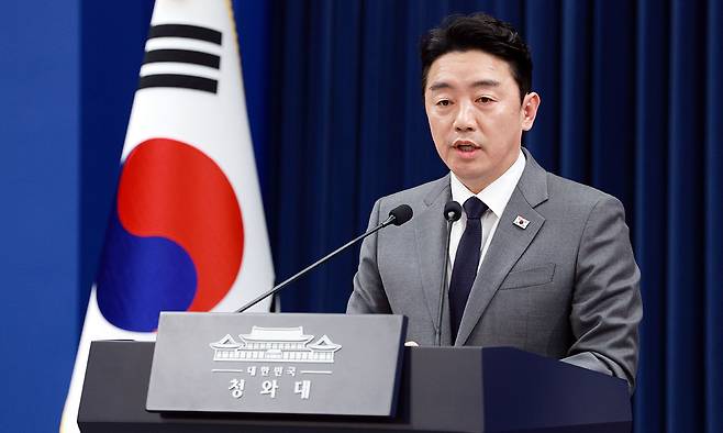 최근&nbsp;UAE에&nbsp;다녀온 강훈식 청와대 비서실장이 지난 18일 언론 브리핑을 하고 있다. 강 실장은&nbsp;“UAE로부터 1800만배럴의 원유를 공급받기로 했다”고 밝혔다. 뉴시스