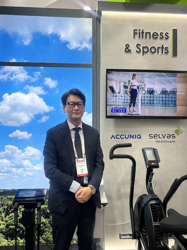 오재석 셀바스헬스케어 영업본부장이 20일 서울 코엑스에서 열린 ‘국제의료기기·병원설비전시회(KIMES) 2026’ 셀바스헬스케어 부스에서 포즈를 취하고 있다. 이정민 기자