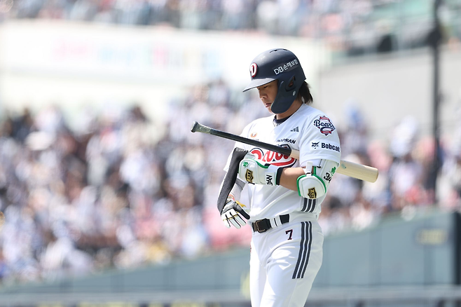 두산 박찬호가 22일 잠실에서 KIA와 시범경기에서 타격을 준비하고 있다. 두산 베어스 제공