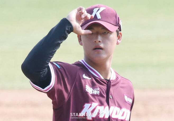 [B하인드★] 슈퍼루키 1위 박준현 혼쭐! 155km면 뭐해? 0.1이닝 2피안타 4실점, 8R 박준건은 배짱투로 1이닝 무실점