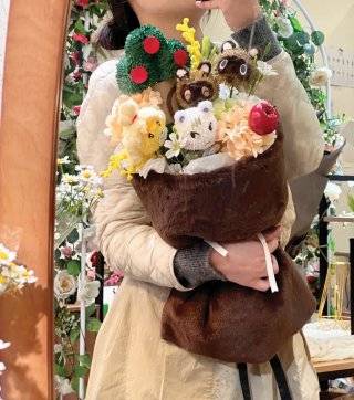 ‘동물의 숲’ 게임 캐릭터 모양으로 커스텀한 꽃다발. 인스타그램 ‘다소니꽃’ 계정 캡처