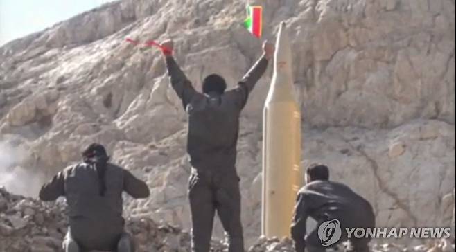 미사일 발사를 준비하는 이란 이슬람혁명수비대 [AFP 연합뉴스 자료사진/SEPAHNEWS.COM 제공]