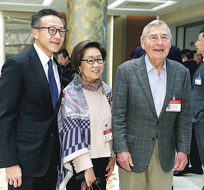 중국발전포럼 참석 그레이엄 앨리슨(오른쪽) 2026.3.22 [홍콩 명보 캡처. 재판매 및 DB 금지]