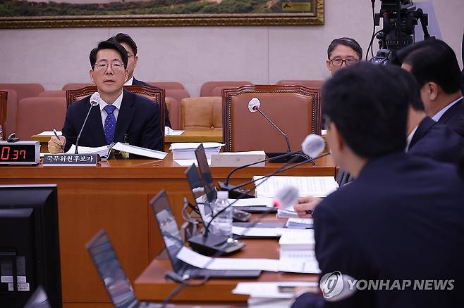 질의에 답변하는 황종우 해양수산부 장관 후보자 (서울=연합뉴스) 황광모 기자 = 황종우 해양수산부 장관 후보자가 23일 국회 농림축산식품해양위원회에서 열린 인사청문회에서 질의에 답변하고 있다. 2026.3.23 hkmpooh@yna.co.kr