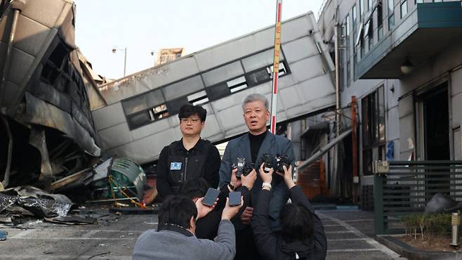 대전 안전공업 화재참사 전담수사팀의 조대현 광역범죄수사대장이 23일 이뤄진 조사에 대해 설명하고 있다. &nbsp;(사진=임병안 기자)