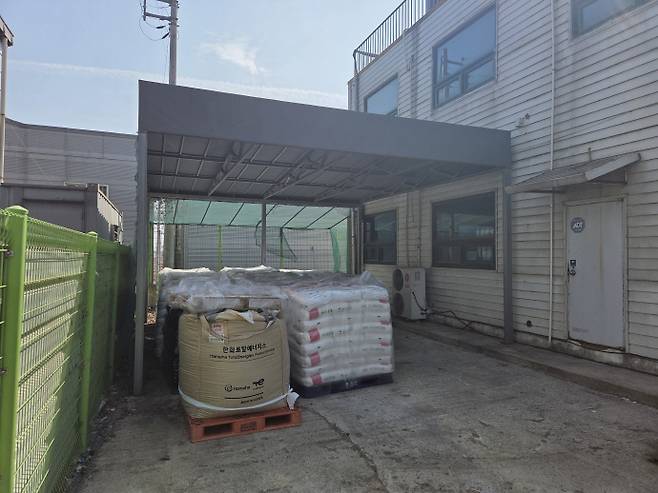 A업체 내 폴리에틸렌(PE) 자재 창고. /임지섭 기자 ljs@namdonews.com