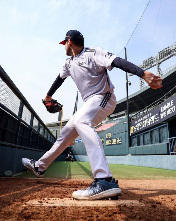 잭 로그는 2경기 연속 무너졌다(사진=두산)