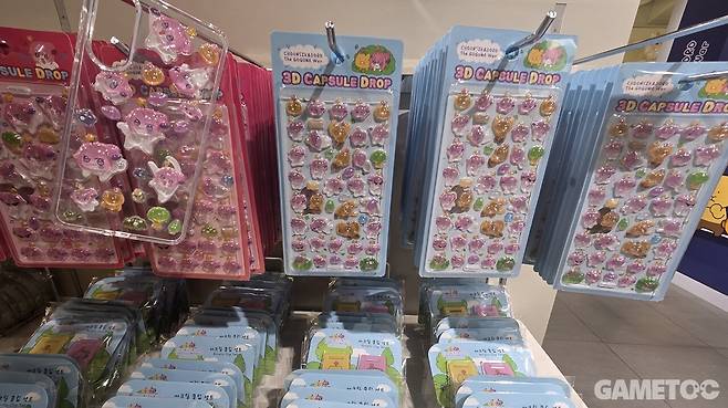 전량 품절된 도로 3D 스티커. (사진= 문원빈 기자)