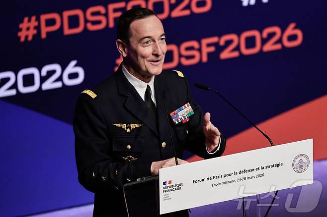 파비앵 망동 프랑스군 참모총장이 24일(현지시간) 에콜 밀리테르(군사학교)에서 열린 파리 국방전략포럼에서 연설하고 있다. 2026.3.24. ⓒ 뉴스1 ⓒ AFP=뉴스1