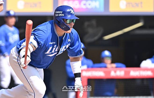 삼성 최형우가 17일 문학구장에서 열린 2026 KBO리그 SSG와 시범경기에서 타격하고 있다. 문학 | 박진업 기자 upandup@sportseoul.com