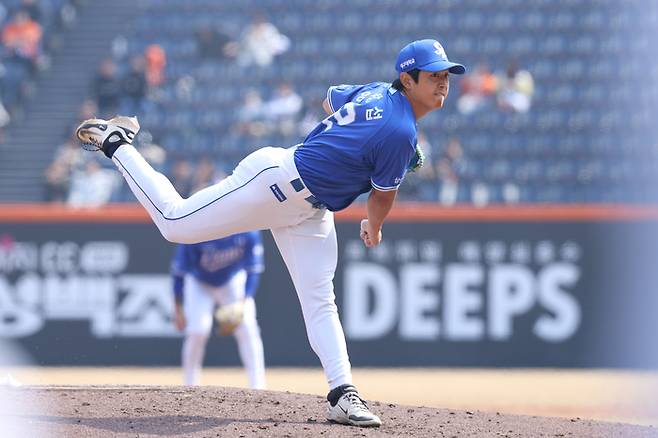 삼성 양창섭이 12일 대전 한화생명 볼파크에서 열린 2026 KBO리그 시범경기 한화와 경기에 선발로 나서 힘차게 공을 뿌리고 있다. 사진 | 삼성 라이온즈