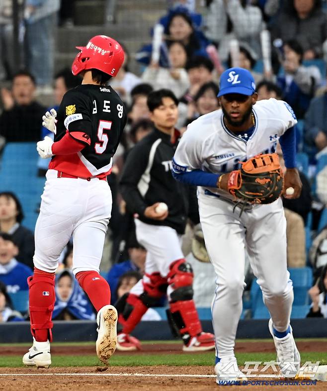 23일 대구삼성라이온즈파크에서 열린 KIA와 삼성의 시범경기. 3회초 1사 1,2루 KIA 김도영이 병살로 물러나며 아쉬워하고 있다. 대구=허상욱 기자wook@sportschosun.com/2026.03.23/