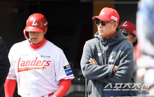 20일 인천SSG랜더스필드에서 열린 SSG 랜더스와 LG 트윈스의 시범경기. 이숭용 감독이 경기를 지켜보고 있다. 인천=박재만 기자 pjm@sportschosun.com/2026.03.20/