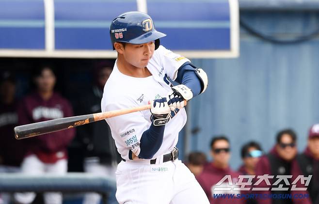 15일 마산야구장에서 열린 NC 다이노스와 키움 히어로즈의 시범경기. NC 김휘집이 몸을 풀고 있다. 창원=박재만 기자 pjm@sportschosun.com/2026.03.15/