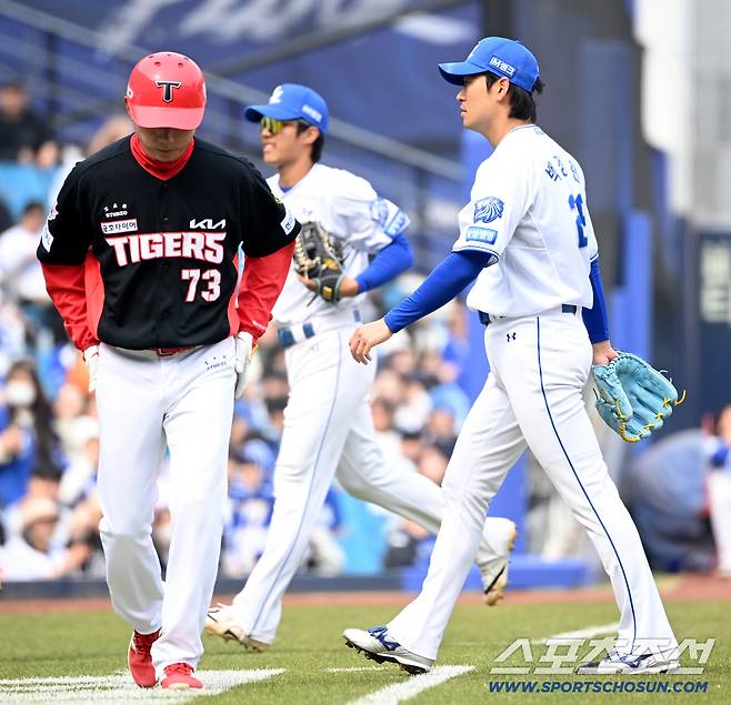 24일 대구삼성라이온즈파크에서 열린 KIA와 삼성의 시범경기. 5회초 삼성 백정현이 이닝을 끝낸 후 더그아웃으로 향하고 있다. 대구=허상욱 기자wook@sportschosun.com/2026.03.24/