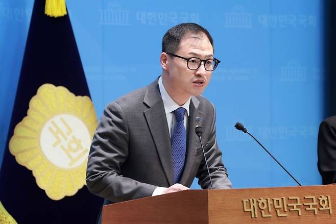 (서울=연합뉴스) 신현우 기자 = 6·3 지방선거 더불어민주당 울산시장 후보인 김상욱 의원이 24일 국회 소통관에서 '부울경 초광역 협의체' 구성을 촉구하고 있다. 2026.3.24 nowwego@yna.co.kr(끝)