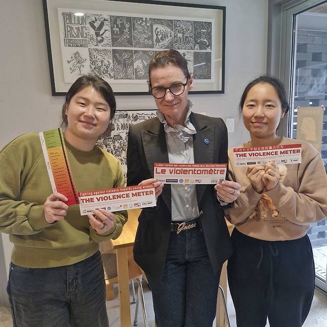 2026년 3월6일 상드린 미라벨로 프랑스 법무부 소속 검사(가운데)가 서울 마포구에 있는 한국성폭력상담소를 방문해 한국의 피해자 지원기관의 현황을 듣고 프랑스의 성폭력 수사 과정 등의 내용을 나눴다. 한국성폭력상담소 제공