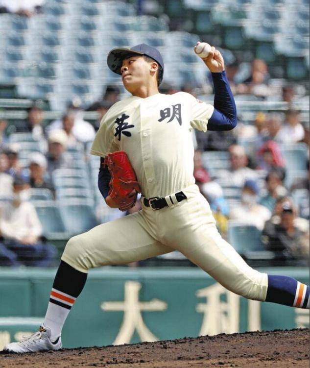 에이메이 고교 선발 도미오카(3년). 아사히 신문