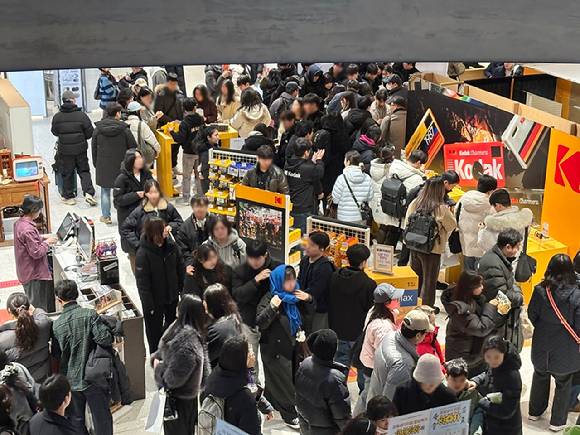 인산힌해를 이루는 아이파크몰 도파민스테이션 팝업스토어. [사진=아이파크몰]