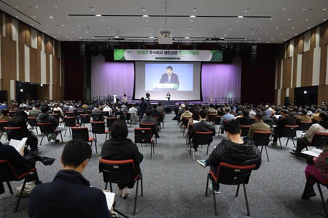 서정진 셀트리온그룹 회장이 24일 인천 송도컨벤시아에서 열린 셀트리온 정기주주총회에서 발언하고 있다. [셀트리온 제공]