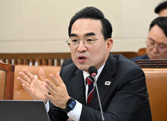 박홍근 기획예산처 장관 후보자가 23일 서울 여의도 국회에서 열린 재정경제기획위원회 전체회의 국무위원후보자 인사청문회에서 의원들의 질의에 답변하고 있다. 성형주 기자