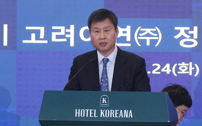 박기덕 고려아연 사장이 24일 서울 중구 코리아나호텔에서 제52기 고려아연 정기 주주총회 개회를 하고 있다. 공동취재