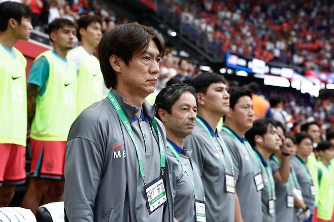 홍명보 대표팀 감독은 12년 전 브라질월드컵을 준비하는 과정에선 자신이 많은 역할을 했으나, 북중미월드컵은 철저한 코칭스태프 분업화로 효율적인 팀 운영을 하고 있다. 사진제공｜대한축구협회
