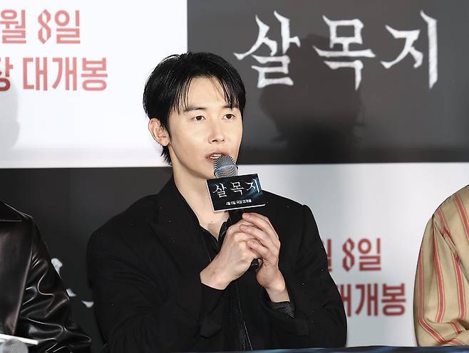 [서울=뉴시스] 김근수 기자 = 영화 ‘살목지’에서 교식 역을 맡은 배우 김준한이 24일 서울 용산구 CGV용산점에서 열린 영화 살목지 시사회에서 질의응답을 하고 있다. 2026.03.24. ks@newsis.com