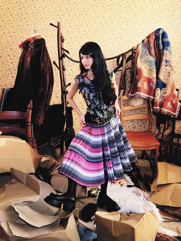 ▲ 한로로가 새 싱글 '애증'을 오는 4월 2일 오후 6시 발표하는 가운데 새로운 모습을 담은 프로필 사진을 공개했다. 제공|어센틱