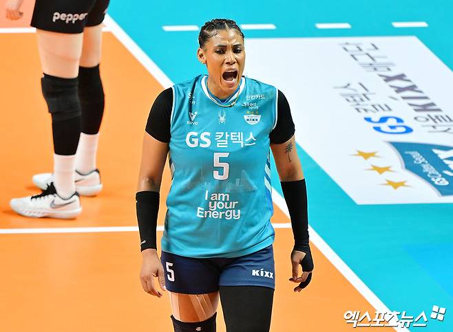11일 오후 서울 장충체육관에서 열린 '진에어 2025-2026 V-리그' GS칼텍스와 페퍼저축은행의 경기, GS칼텍스 실바가 포효하고 있다. 엑스포츠뉴스 DB
