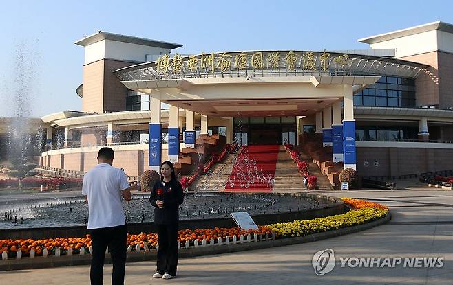 보아오포럼 열리는 중국 하이난 (보아오[하이난]=연합뉴스) 한종구 특파원 = 24일 '중국판 다보스포럼'으로 불리는 보아오포럼이 열리는 중국 하이난성 보아오의 BFA 국제컨벤션센터 모습. 2026.3.24. jkhan@yna.co.kr