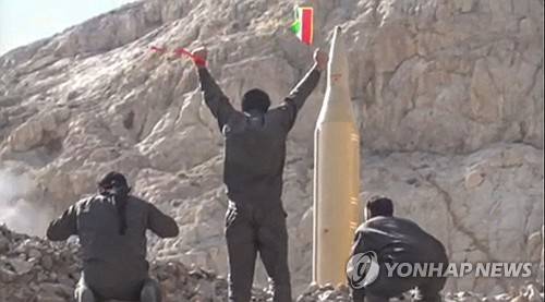 미사일 발사를 준비하는 이란 이슬람혁명수비대 [AFP 연합뉴스 자료사진/SEPAHNEWS.COM 제공]