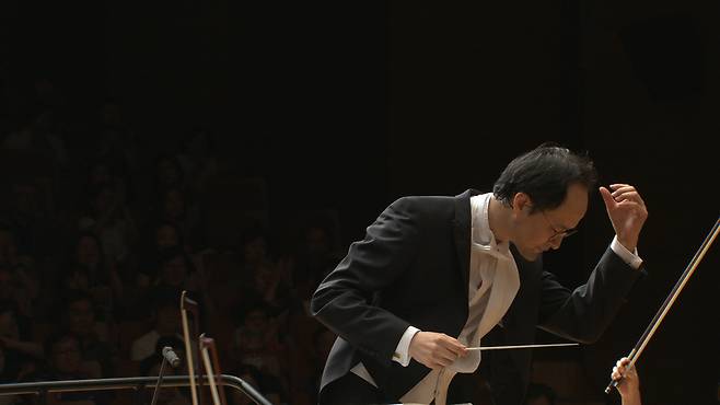 ▲ 수원시립교향악단 최희준 지휘자. /사진제공=수원시립교향악단
