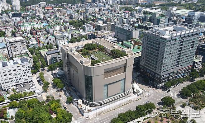 수년째 흉물로 방치된 인천시 남동구 구월동 1455번지 롯데백화점 건물 전경.정선식기자