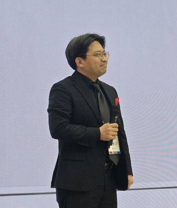 채병근 당연직부회장이 축가를 부르고 있다.   사진 한성일 기자