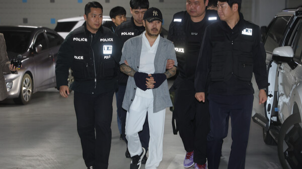 경찰청으로 압송된 박왕열. 연합뉴스