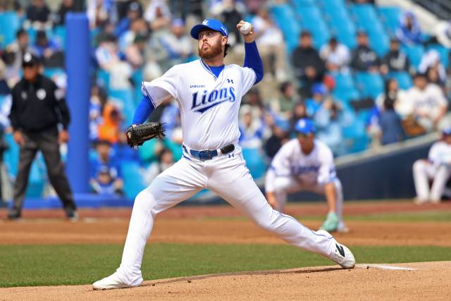 프로야구 삼성라이온즈의 오러클린이 24일 대구 삼성라이온즈파크에서 열린 기아타이거즈와의 시범경기 2차전에서 공을 던지고 있다. 삼성라이온즈 제공