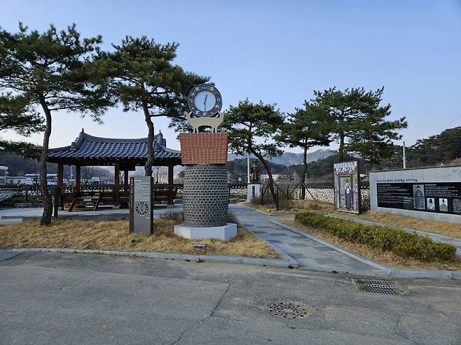 영화 ‘왕과 사는 남자’의 주인공인 엄흥도. 그 후손들이 살고 있는 문경시 산양면 위만리 마을 앞 ‘엄흥도 공원’. /문경시 제공